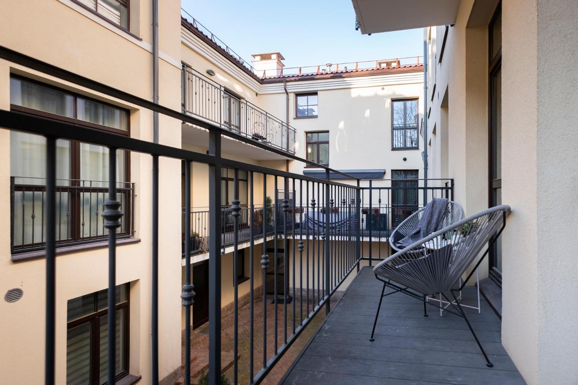 Cohost I Oldtown 60M2 Apt W-Garage Parking, Balcony & Self Check-In VNO Esterno foto